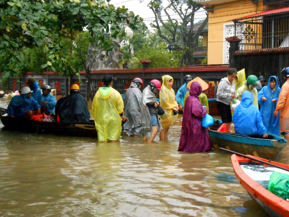 Hội An mênh mông nước lũ - 1