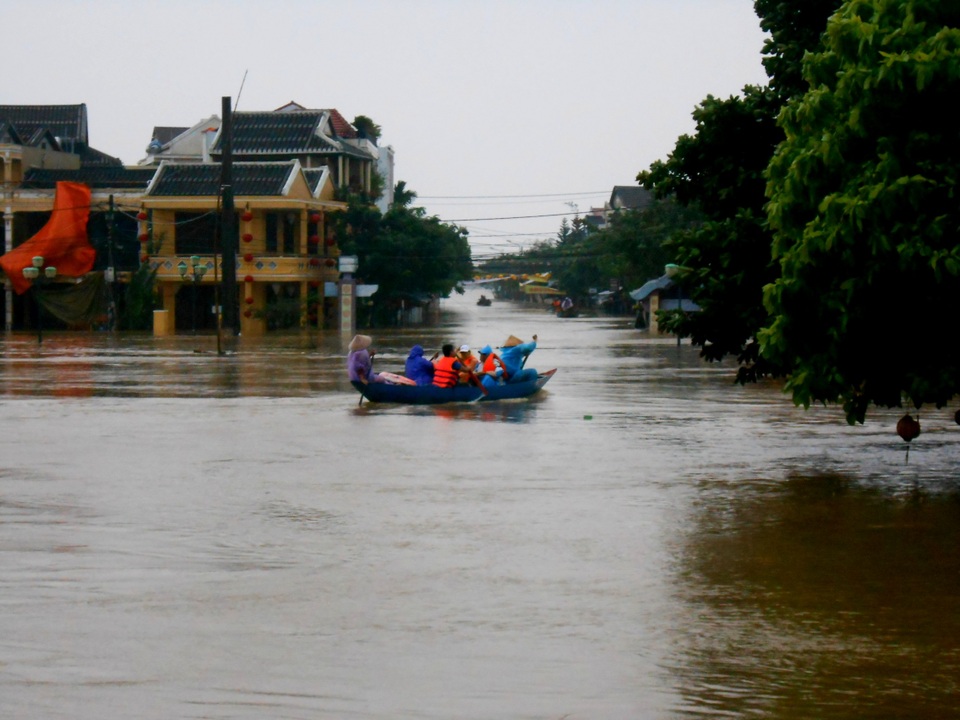 
Hội An mênh mông nước

