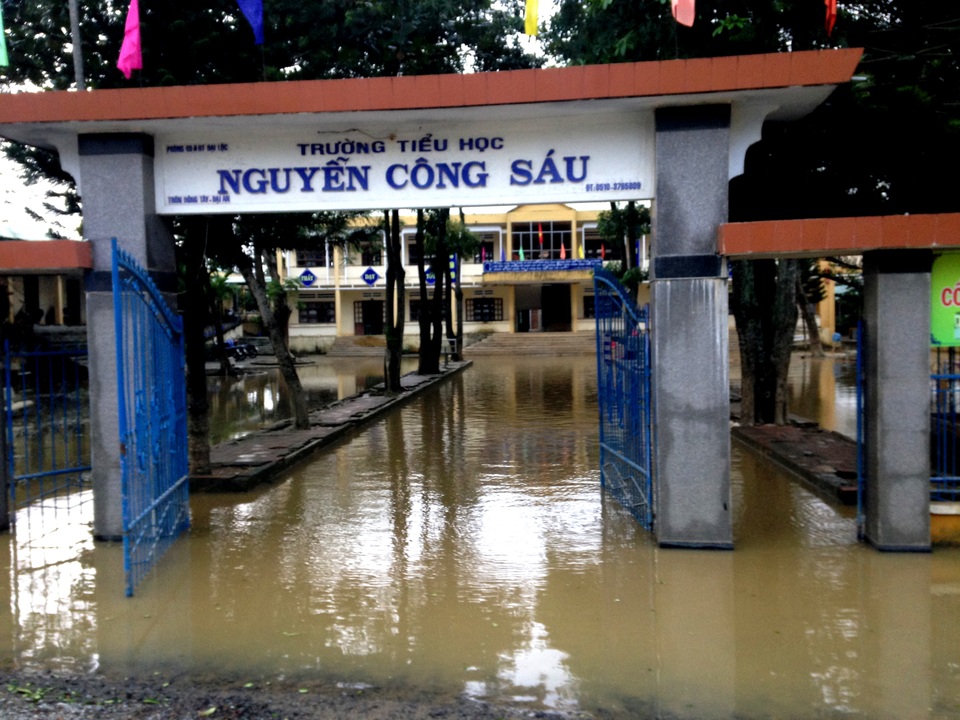 Trường TH Nguyễn Công Sáu sáng 18/12 vẫn còn nước ứ