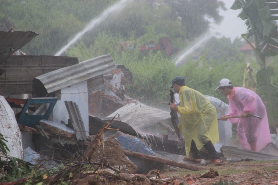 Cứu hộ khu vực có công trình bị sập