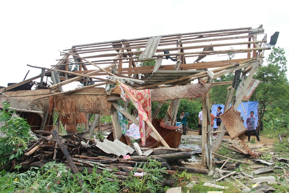 3 nhà dân tại huyện Cam Lộ bị đổ sập do lốc