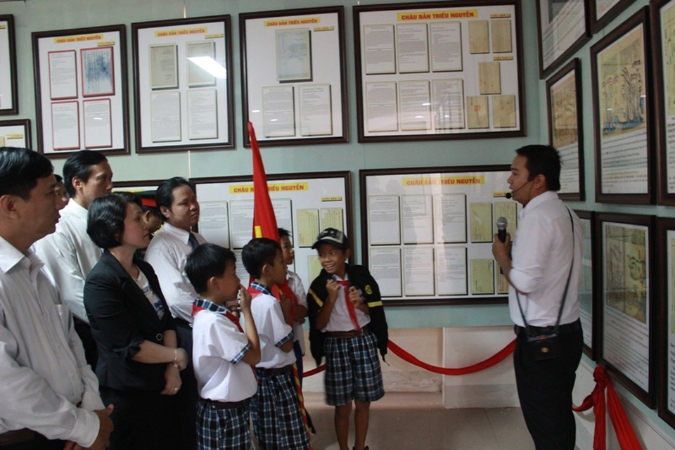 Trưng bày hàng trăm tư liệu chứng minh chủ quyền của Việt Nam với Hoàng Sa, Trường Sa - 1
