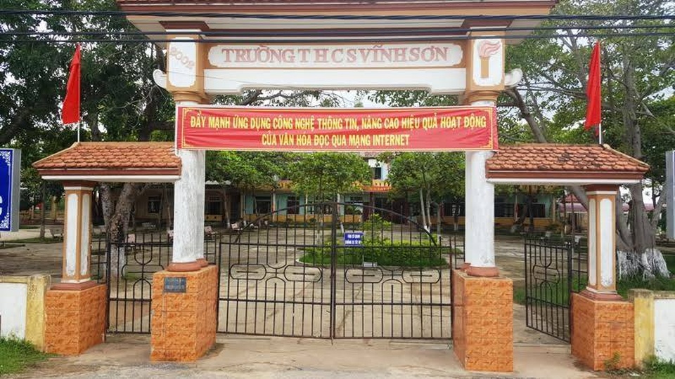 Phụ huynh than phiền nhà trường đặt ra các khoản thu “trái khoáy” - 1 Ngôi trường phụ huynh học sinh phản ánh về việc thu nộp đầu năm bất hợp lý.
