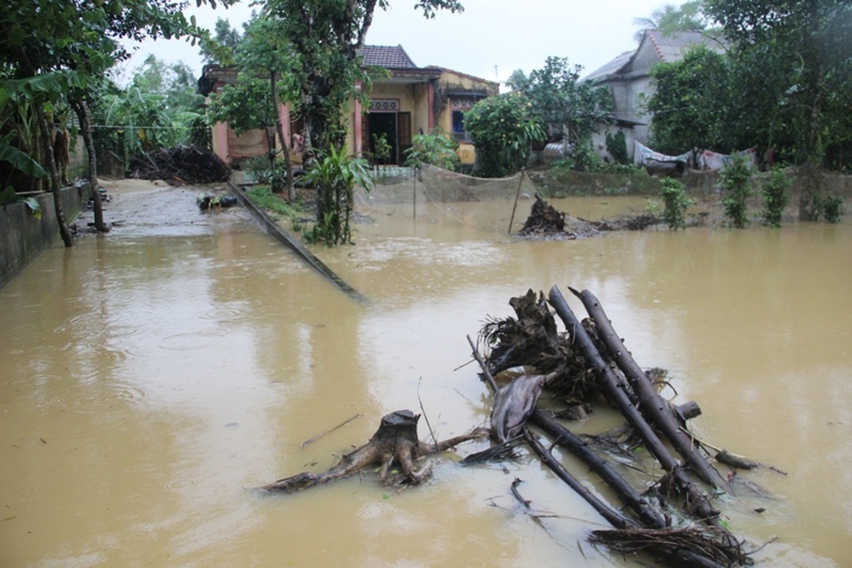 Nước lũ tại một số nơi có dấu hiệu rút xuống