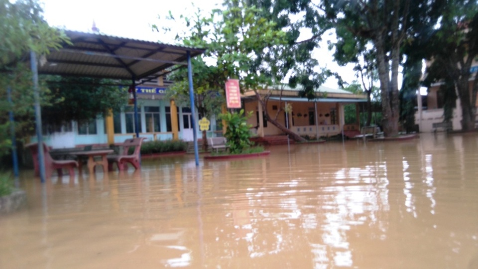 Trường Tiểu học xã Vĩnh Lâm còn bị ngập