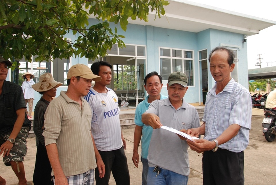 Các tài xế phản ánh về tình trạng xe dù đến cơ quan chức năng