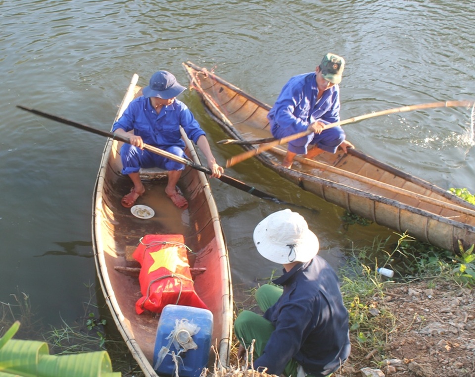 Khu vực triển khai tìm kiếm bị cách trở bởi con sông nhỏ