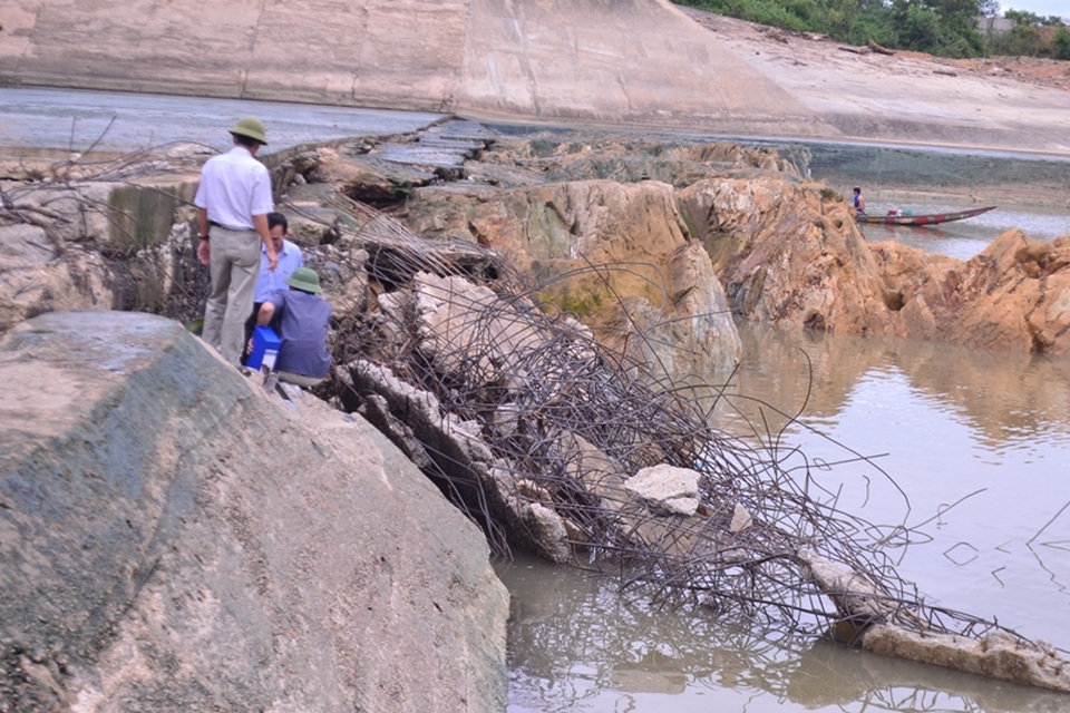 Phần lớn bê tông, sắt thép đã bị cuốn trôi, hư hỏng