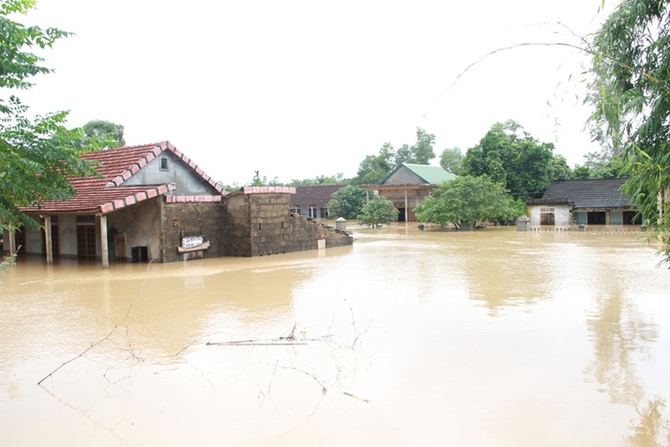 Nước lũ gây ngập hàng ngàn nhà dân tại huyện Cam Lộ
