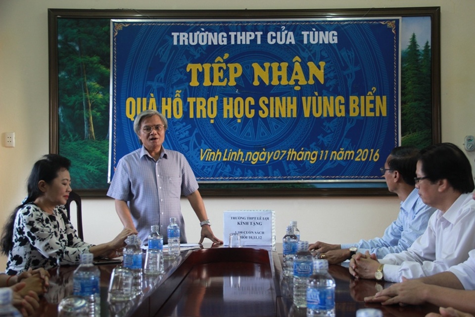 Đại diện Sở GD-ĐT tỉnh Quảng Trị động viên các đơn vị, nhà trường và học sinh các địa phương bị ảnh hưởng thiên tai và sự cố môi trường.