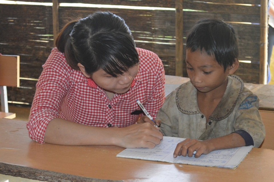 Tấm lòng nhiệt huyết của những giáo viên “gieo chữ” giữa đại ngàn - 4