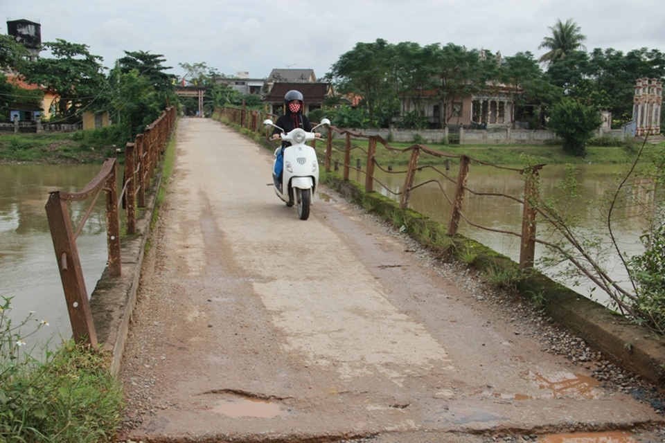 Cây cầu đã bị hư hỏng nặng sau quá trình sử dụng