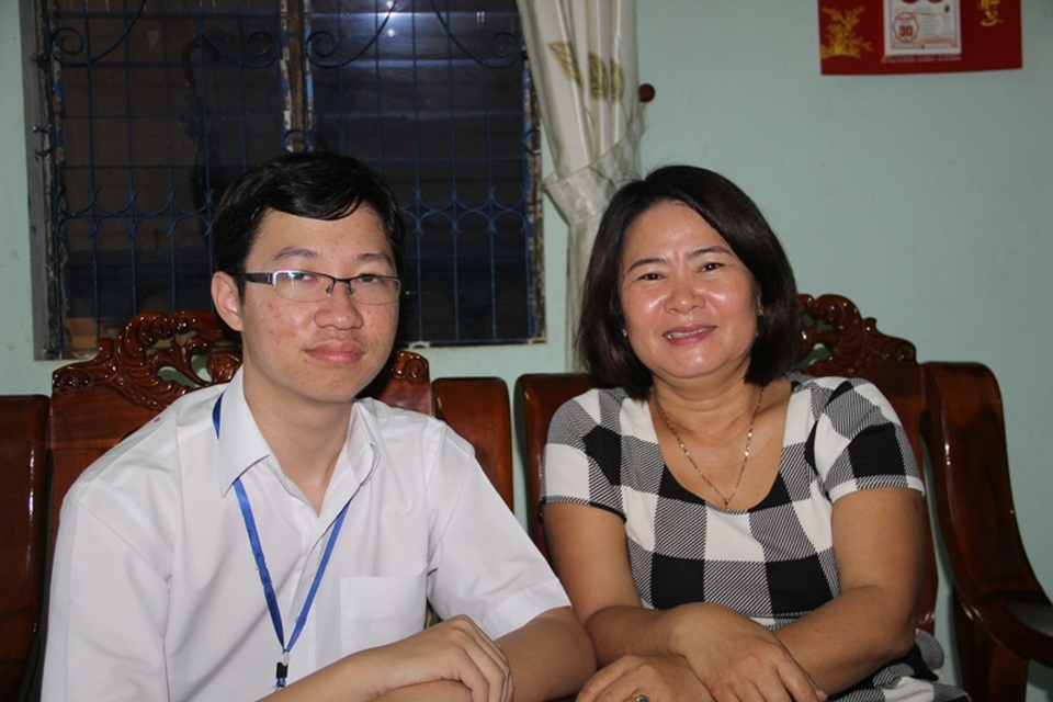 Nhật Minh và cô giáo chủ nhiệm Thanh Minh, người mà em tin cậy chia sẻ nhiều câu chuyện về cuộc sống và cả trong học tập