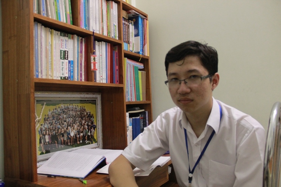 Góc học tập của Minh được trưng bày rất nhiều các loại sách, đây cũng là niềm đam mê của em