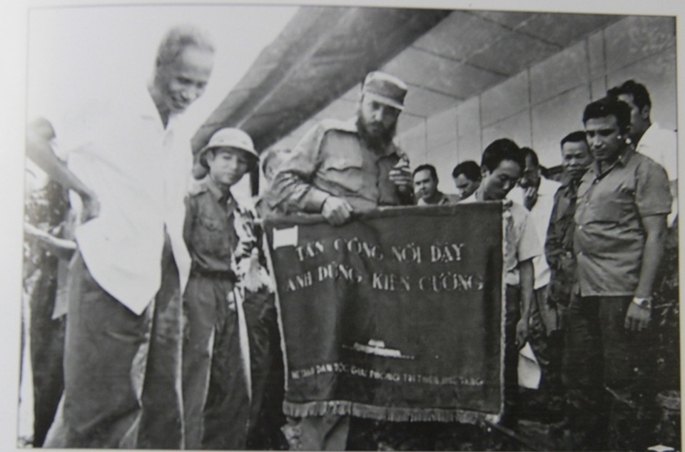 Những khoảnh khắc đầy xúc động của chủ tịch Fidel Castro trong chuyến thăm Quảng Trị - 7