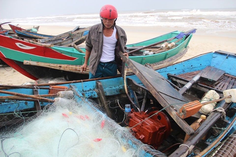 Anh Sơn và một số hộ khác cũng đã nâng cấp máy móc, mua sắm lưới trên thuyền