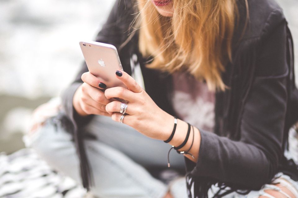 Người dùng Android trung thực, khiêm tốn hơn người dùng iPhone? - 2 Theo thống kê, số phụ nữ muốn sở hữu một chiếc iPhone (so với điện thoại Android) cao gấp 2 lần ở nam giới