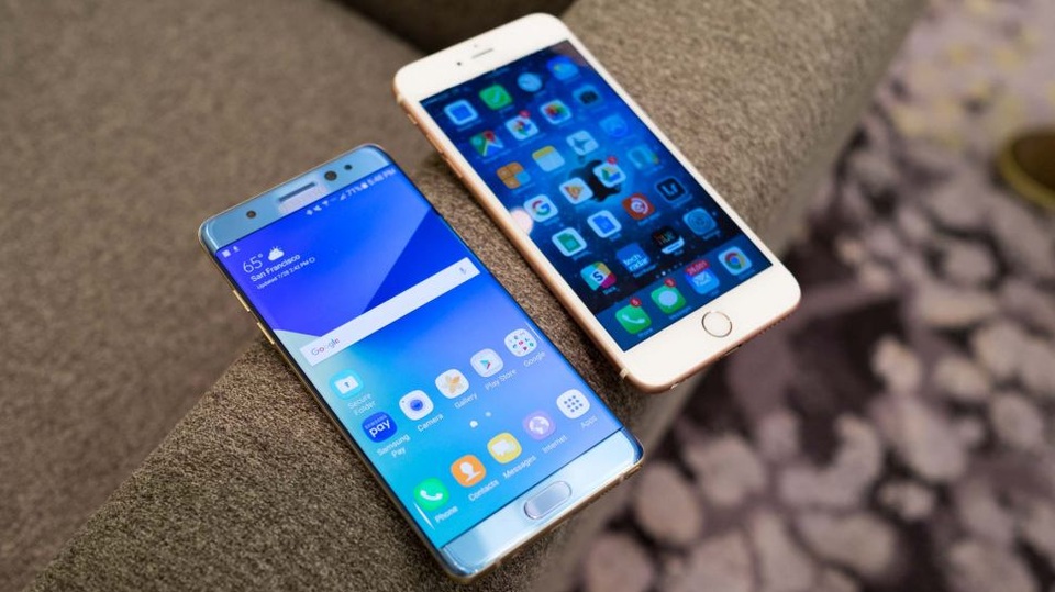 Hãng nào hưởng lợi khi Samsung gặp "hạn" lớn với Galaxy Note7? - 3 Galaxy Note7 và iPhone 7 chắc chắn vẫn sẽ là một cuộc chạm trán đầy thú vị