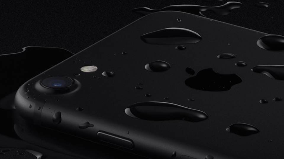 Nhìn lại lịch sử những chiếc điện thoại chống nước cho tới nay - 13 iPhone 7