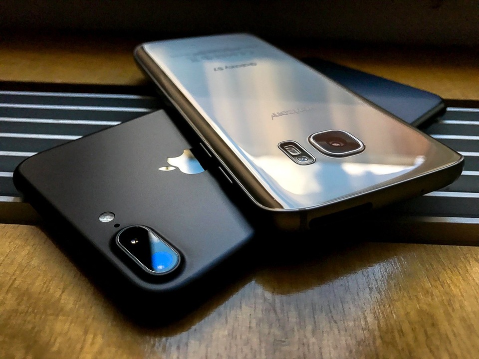 So sánh ảnh chụp thực tế của iPhone 7 Plus và Samsung Galaxy S7 - 1 So sánh ảnh chụp thực tế của iPhone 7 Plus và Samsung Galaxy S7 - 1