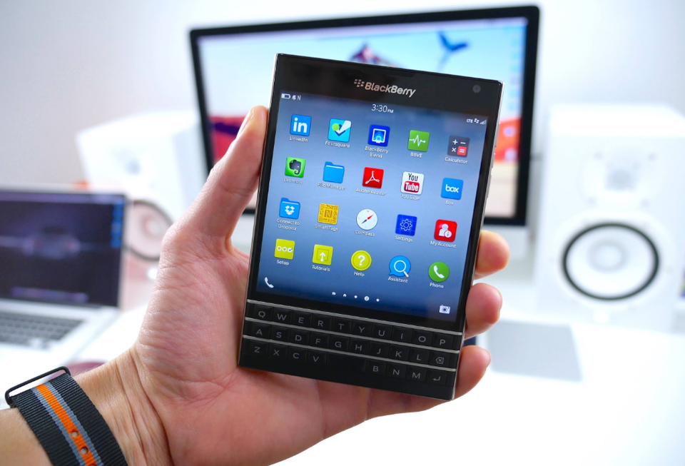 Có nên mua BlackBerry Passport xách tay giá rẻ? - 1