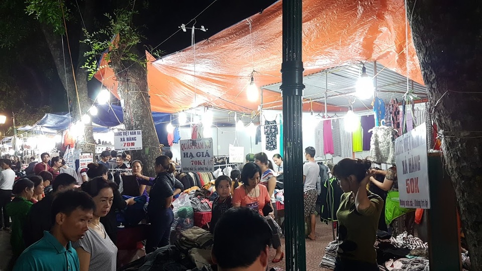 Chuyển lạnh, quần áo rét giá rẻ thu hút người tiêu dùng Hà Nội - 8 Chuyển lạnh, quần áo rét giá rẻ thu hút người tiêu dùng Hà Nội - 8