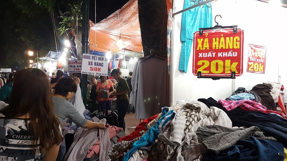 Chuyển lạnh, quần áo rét giá rẻ thu hút người tiêu dùng Hà Nội - 2 Chuyển lạnh, quần áo rét giá rẻ thu hút người tiêu dùng Hà Nội - 2