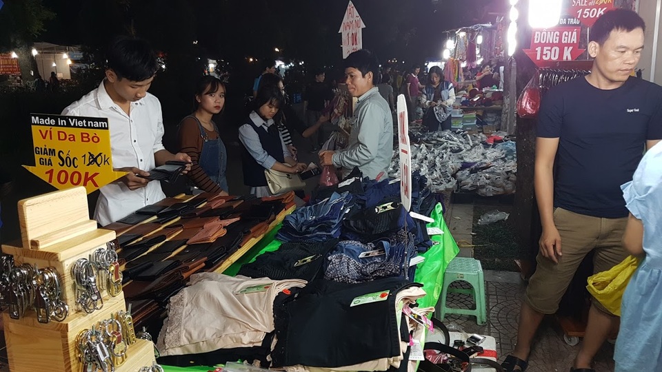 Chuyển lạnh, quần áo rét giá rẻ thu hút người tiêu dùng Hà Nội - 6 Chuyển lạnh, quần áo rét giá rẻ thu hút người tiêu dùng Hà Nội - 6