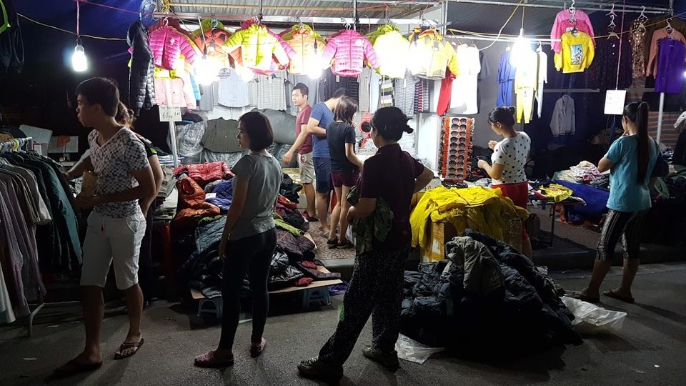 Chuyển lạnh, quần áo rét giá rẻ thu hút người tiêu dùng Hà Nội - 4 Chuyển lạnh, quần áo rét giá rẻ thu hút người tiêu dùng Hà Nội - 4