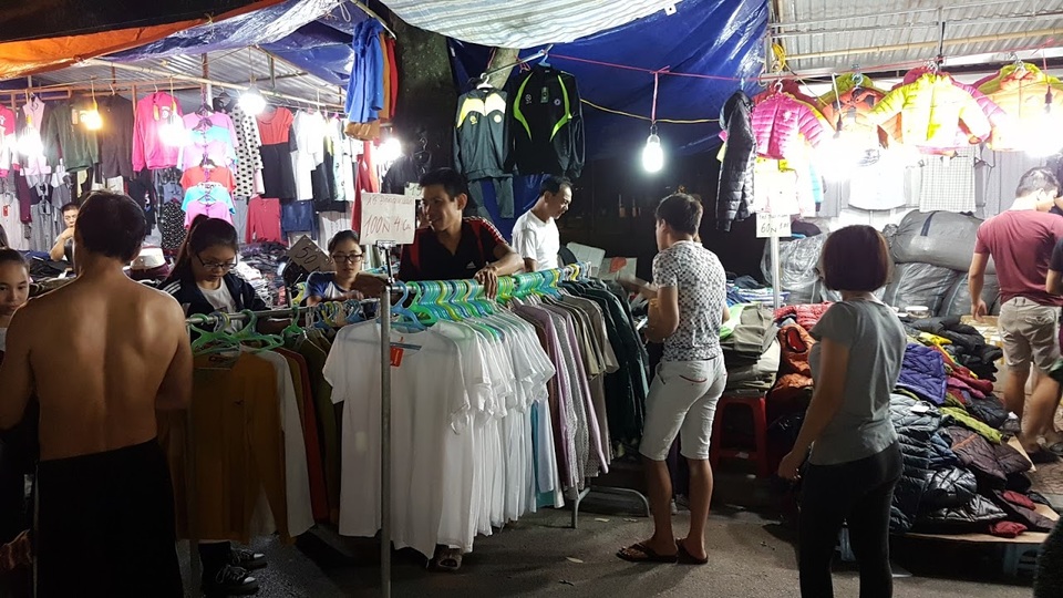 Chuyển lạnh, quần áo rét giá rẻ thu hút người tiêu dùng Hà Nội - 7 Chuyển lạnh, quần áo rét giá rẻ thu hút người tiêu dùng Hà Nội - 7