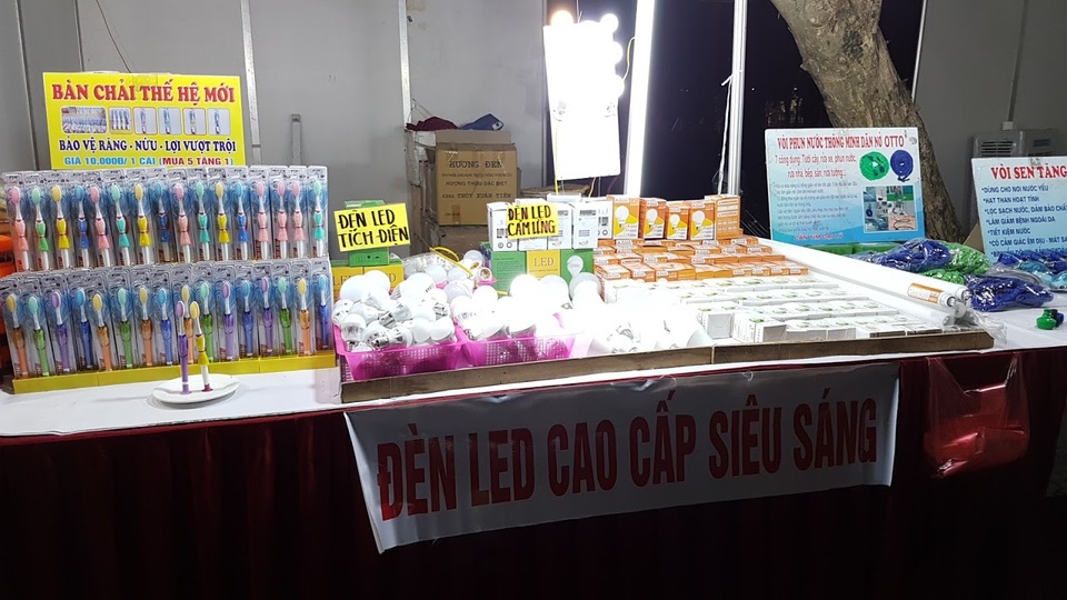 Chuyển lạnh, quần áo rét giá rẻ thu hút người tiêu dùng Hà Nội - 9 Chuyển lạnh, quần áo rét giá rẻ thu hút người tiêu dùng Hà Nội - 9