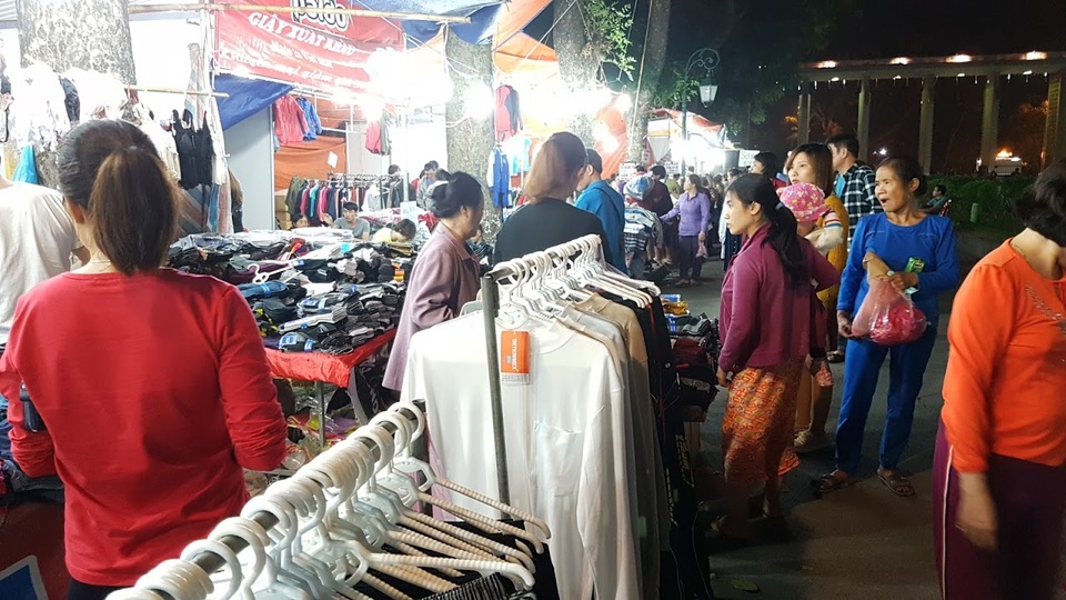 Chuyển lạnh, quần áo rét giá rẻ thu hút người tiêu dùng Hà Nội - 3 Chuyển lạnh, quần áo rét giá rẻ thu hút người tiêu dùng Hà Nội - 3