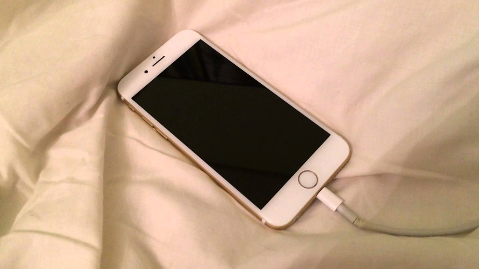 Apple đưa ra giải pháp cho các máy iPhone 6 và 6s bị "đột tử" - 1 Apple đưa ra giải pháp cho các máy iPhone 6 và 6s bị "đột tử" - 1