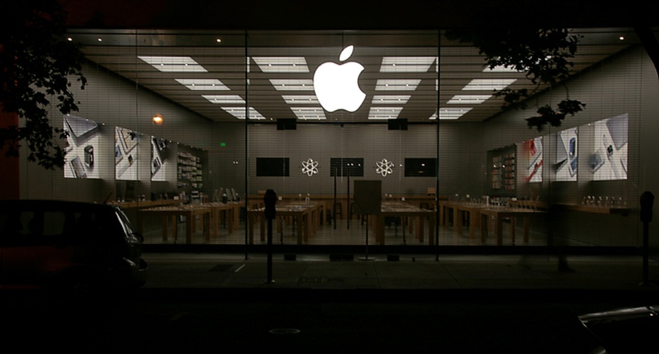 Băng cướp "dọn sạch" iPhone tại một cửa hàng Apple Store 2 lần liên tiếp - 1 Băng cướp "dọn sạch" iPhone tại một cửa hàng Apple Store 2 lần liên tiếp - 1