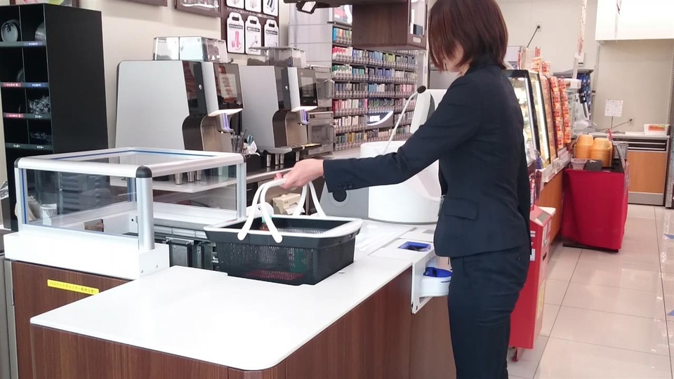 Giỏ hàng siêu thị thông minh tự nhận diện, thanh toán và đóng gói - 1 Giỏ hàng siêu thị thông minh tự nhận diện, thanh toán và đóng gói - 1