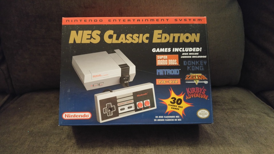 Một fan nữ "vỡ òa" khi nhận được hàng loạt quà Giáng sinh từ Bill Gates - 10 Hệ máy NES Classic Edition mới được Microsoft hồi sinh gần đây