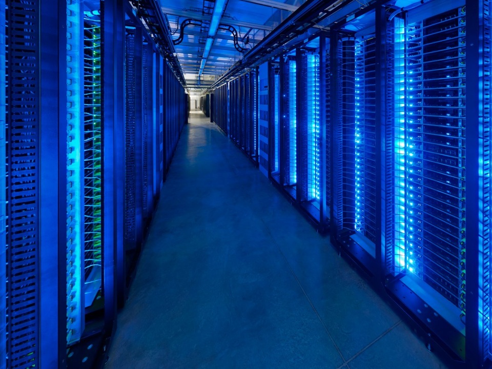 Nhìn lại những vụ bê bối công nghệ đình đám nhất năm 2016 - 11 Một vụ tấn công mạng gây ảnh hưởng tới nhiều trang web lớn trên thế giới