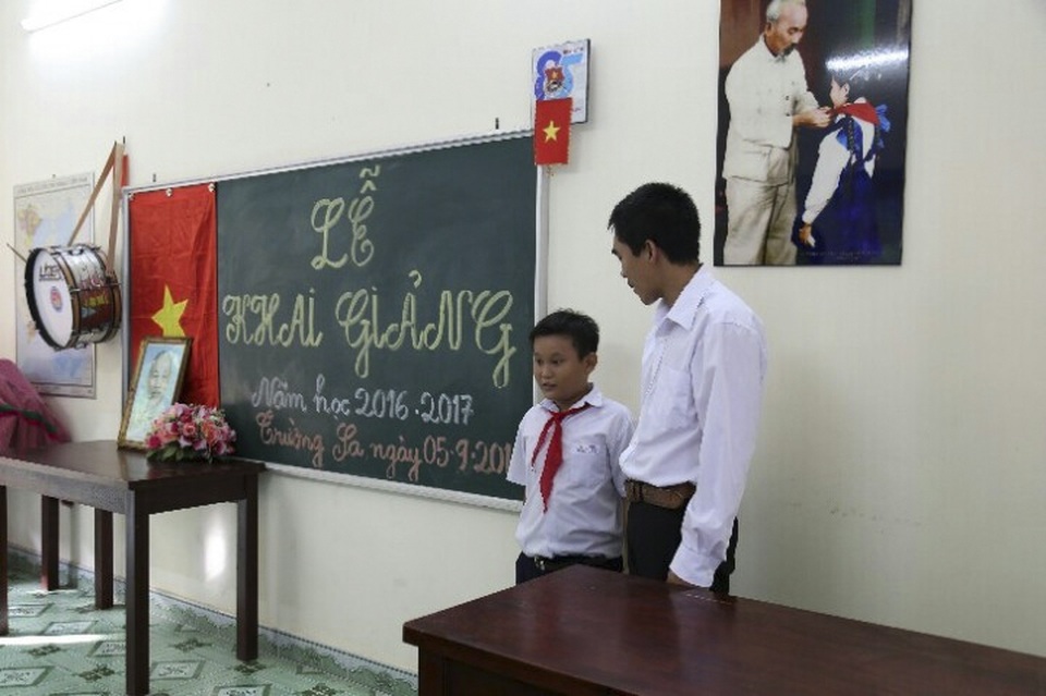 Học sinh ở huyện Trường Sa bước vào năm học mới - Ảnh: CTV