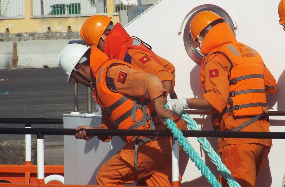 Một lần làm nhiệm vụ của những “người lính” cứu nạn hàng hải trên tàu SAR- 27-01