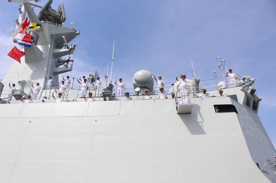 3 tàu Hải quân Trung Quốc thăm Cảng quốc tế Cam Ranh - 2