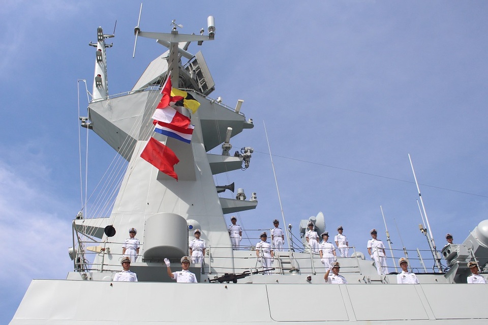 3 tàu Hải quân Trung Quốc thăm Cảng quốc tế Cam Ranh - 5