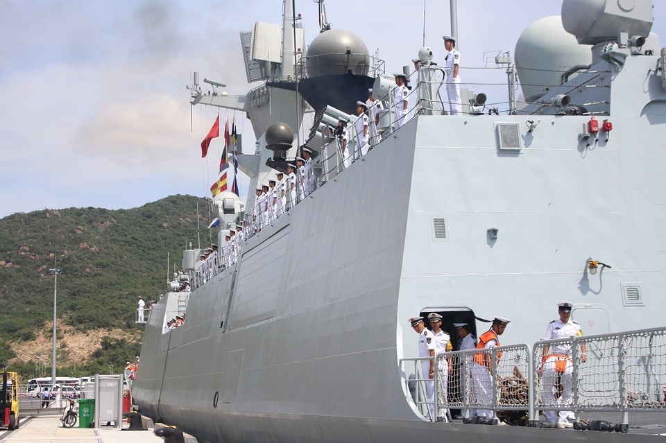 3 tàu Hải quân Trung Quốc thăm Cảng quốc tế Cam Ranh - 9