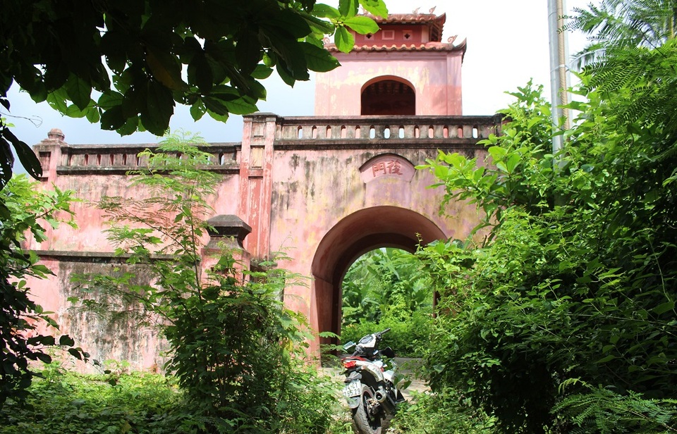 Cửa Hậu hiện nay không còn là lối đi, bị cây cối bao phủ và tiềm ẩn nguy cơ bị ô nhiễm ở khu vực này. Thành Diên Khánh cũng là trung tâm kinh tế, chính trị, văn hóa của tỉnh Khánh Hòa qua các thời kỳ lịch sử, từ năm 1802 đến đầu năm 1945