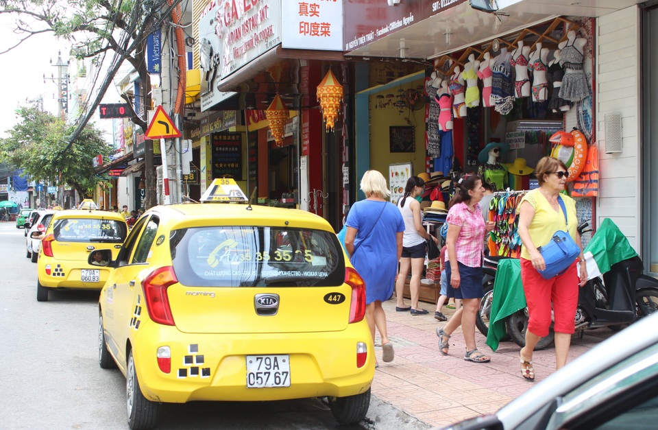 Nha Trang: Khách Nga nhộn nhịp sau thời gian dài “lao dốc” - 11