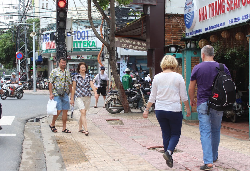 Nha Trang: Khách Nga nhộn nhịp sau thời gian dài “lao dốc” - 12