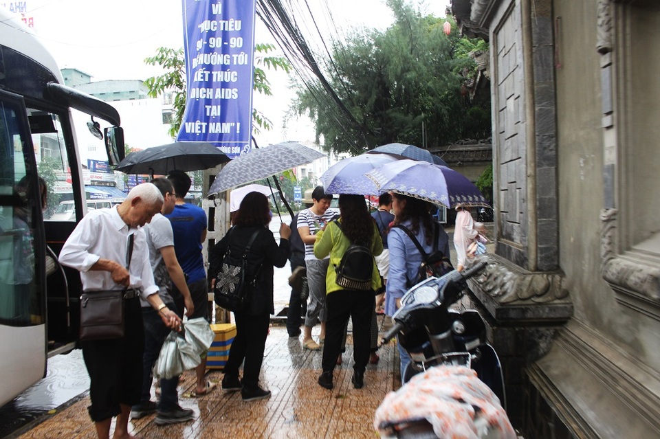 Du khách Trung Quốc “đội mưa” khám phá Nha Trang - 4