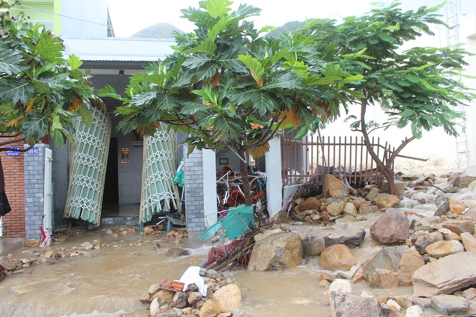 Dân đòi giám định con kênh bị vỡ gây lũ quét kinh hoàng - 3