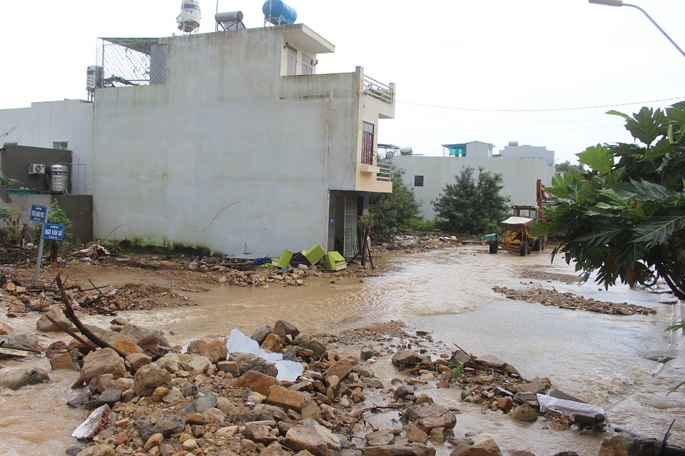 Dân đòi giám định con kênh bị vỡ gây lũ quét kinh hoàng - 5