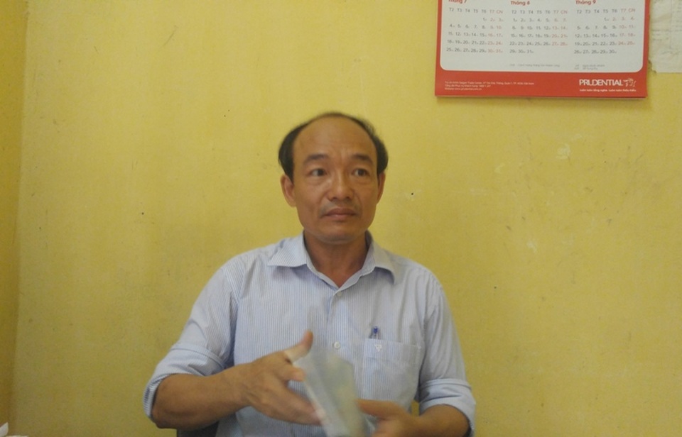 Lớp học bị cắt điện chiếu sáng, quạt mát vì kinh phí quá ít - 4 Thầy Nguyễn Thọ Bình - Hiệu trưởng Trường THCS Bình Sơn cho rằng, do nguồn kinh phí quá ít, không đủ trang trải
