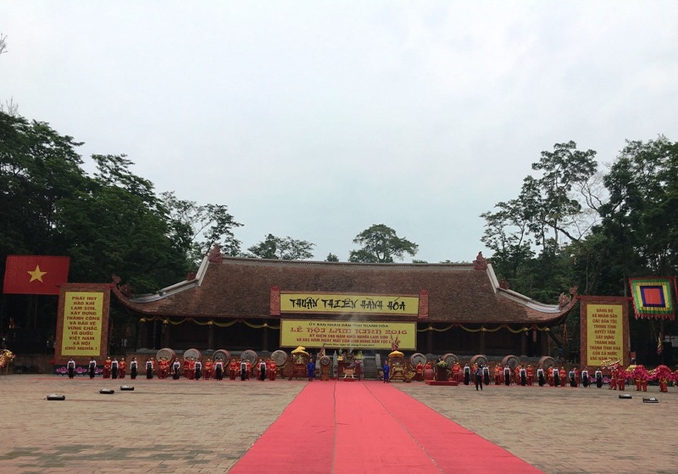 Dòng người nườm nượp hướng về lễ hội Lam Kinh 2016 - 1 Lê hội Lam Kinh 2016